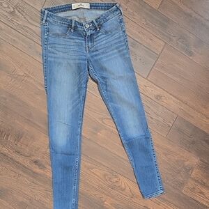 Hollister Women's Classic Blue Skinny Jeans